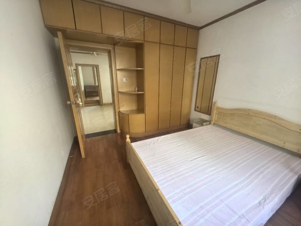 粮食局大院旁_集装箱宿舍_好楼层_安静_3室1厅_适合住家
