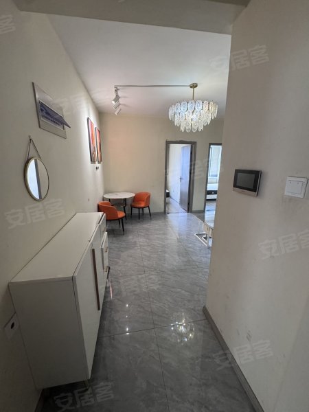 五里华庭_次新小区_中间楼层_出行方便_近地铁_商业配套齐全