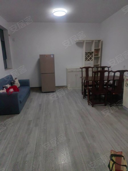 近湖苑两室一厅，家电齐全，随时看房入住，适合住家，陪读宿舍等