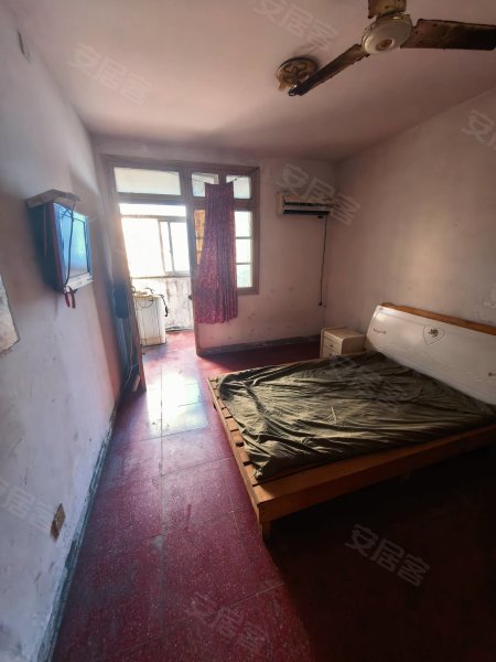 美湖小区_三楼_家具家电齐全_随时看房_户型好_地段好_简单