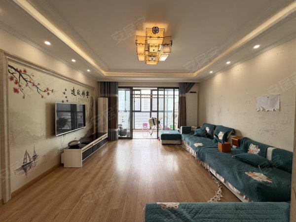 实拍_洪岗地铁口新华国际广场华地金融中心春天四室两卫_可选