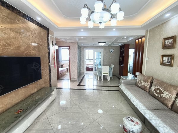 合肥六中旁皇家花园三室住家装修包物业包两车位拎包入住陪读好房
