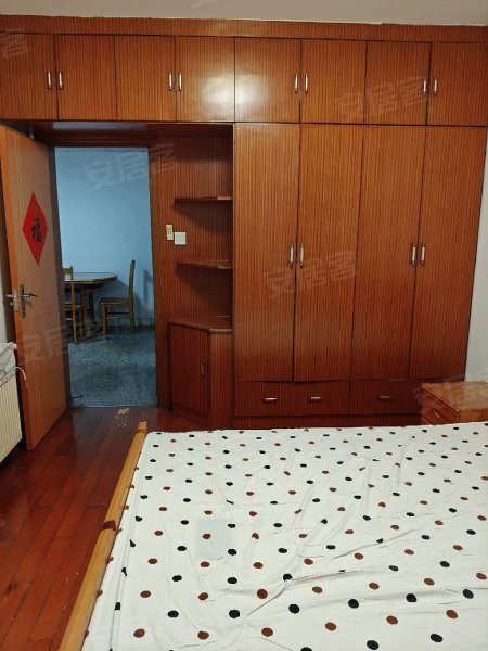 西园新村，人工湖畔，5楼，2室1厅，观景房，冬天有暖气
