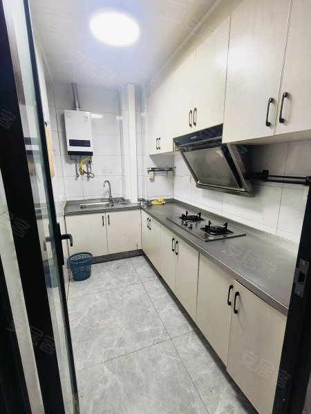 近湖苑小两室电梯房家电齐全拎包入住随时看房采光好