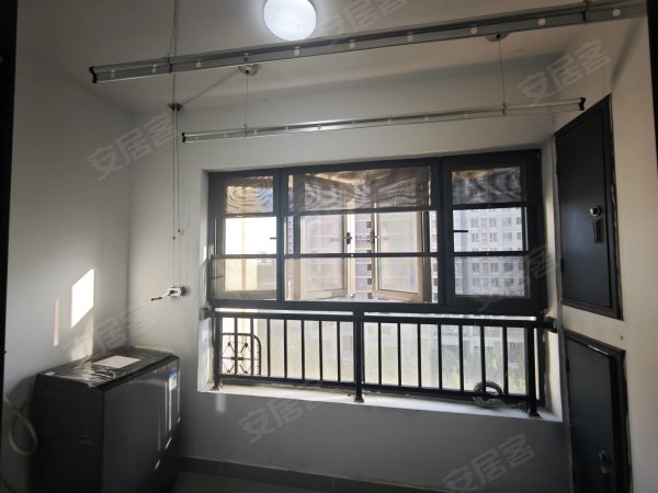 城西桥家园，中安创谷，讯飞小镇，青龙岗6号地铁站三室一厅