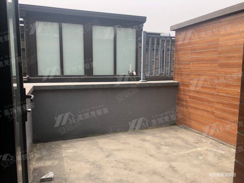 万科城市之光联排别墅 共4层带车位 无抵押 1100万可卖!