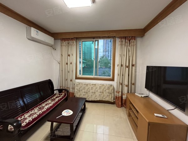 32中旁_罍街隔壁_有暖气_居家装修_拎包入住_南北通透