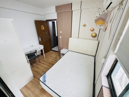 大学城星达城！原户型独卫带阳台！押一付一民用水电！毕业季特价