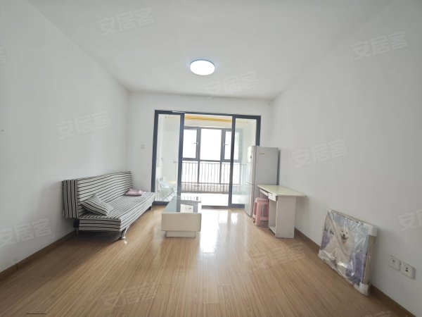 24线地铁_万达华府_中等装修_三室两厅月租1700包物业
