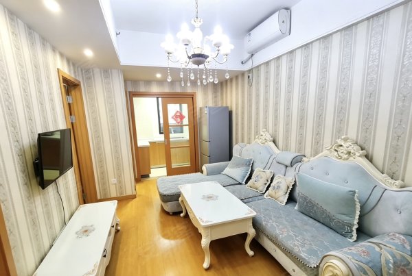 政务东_天鹅湖旁_精装两室两厅拎包即住干净整洁朝南小两室