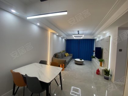新上_世茂翡翠首府_2室2厅_婚房精装修_东西齐全_拎包入住