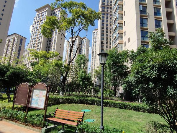 昆明五华高新区绿地香树花城吾悦广场旁香树花城小区,拎包入住标准2房