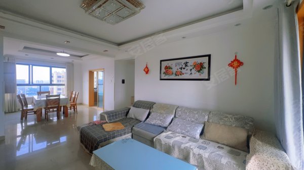 经开区三户室113平米正南33层