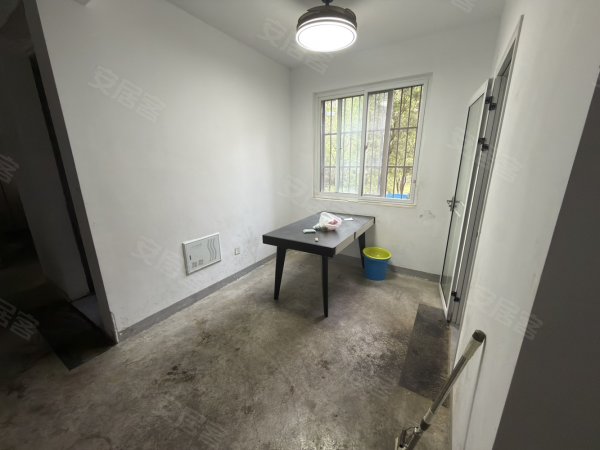 滨湖沁园_精装三室可贴瓷砖_义城地铁口_民用水电