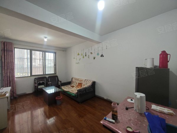 一室一厅朝南，带阳台，采光好，随时看房