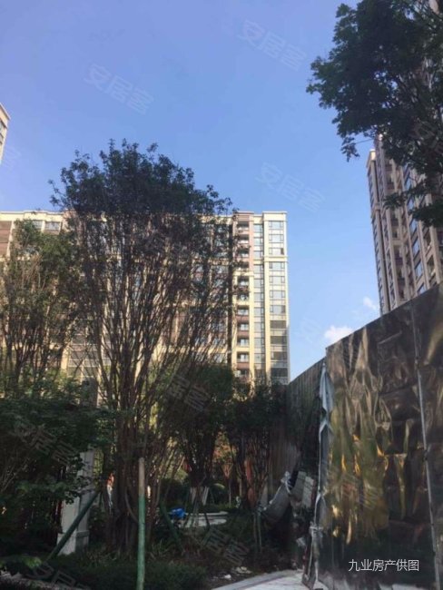 邦泰华府公馆3室2厅78平电梯房房东急置换诚意卖房