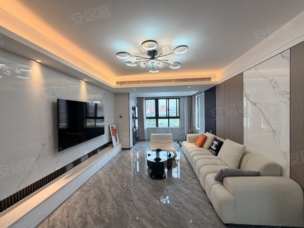 好房！天鹅湖万达_新粮仓旁_自住精装四室户型_带暖气拎包入住