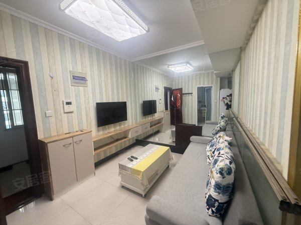 阳光御湖苑_2室2厅1卫_电梯房_精装修