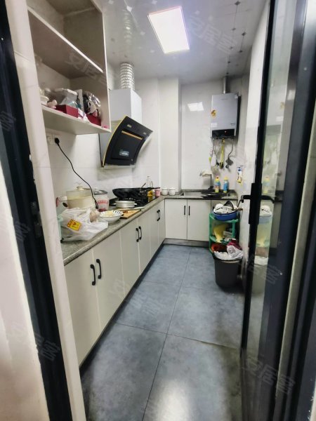 近湖苑大两室电梯房家电齐全拎包入住随时看房采光好