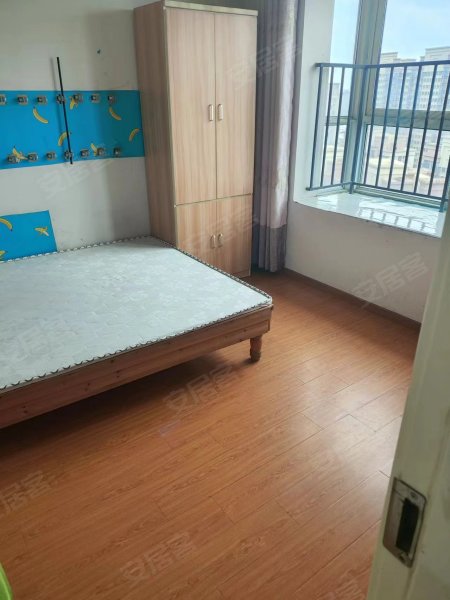 黄藏峪路峪月华路交口，长虹世纪荣廷，单间601元，不是中介