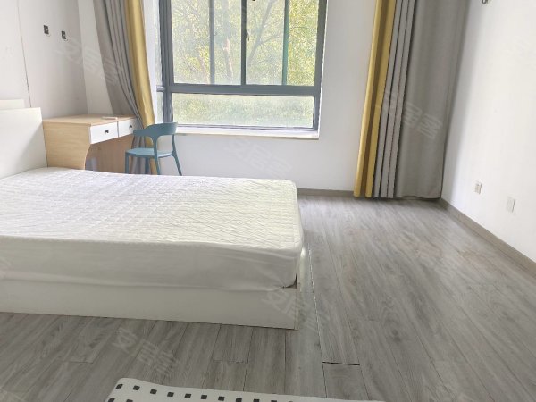 万科明发商圈_森林桂花苑_新出独卫单间_价低急租
