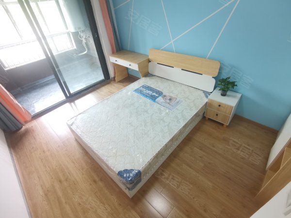 自家房_主卧阳台_民用水电_电费5毛_押一付一_花园大道魔方
