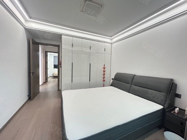 滨湖沁园_业主自住豪装_全屋定制瓷砖_近地铁五号线七号线