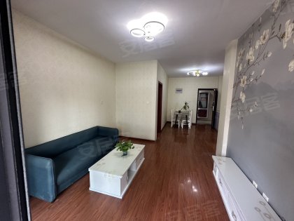 实图实价_绿地中心四号线地铁口旁_精装两房_随时看房