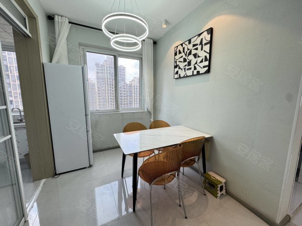 滨湖沁园精装3室_投影仪_客厅空调_衣帽间_全屋定制