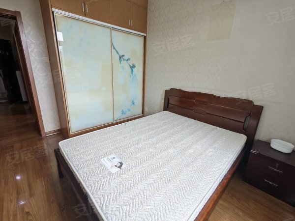 丁香家园一期有二室一厅一卫房子出租精装修家具家电齐全