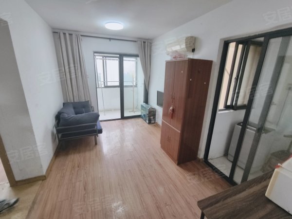 客厅带阳台！西七里塘_国防科技大学_3号线地铁口_整租两居室