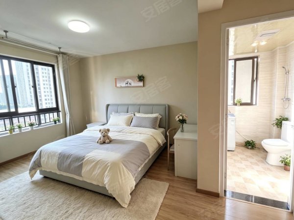 东方蓝海，联投中心隔壁，滨湖银泰对面，工商建行，工商银行对面