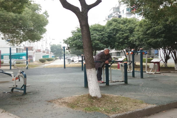 春潮花园人口_春潮花园二区大门照片
