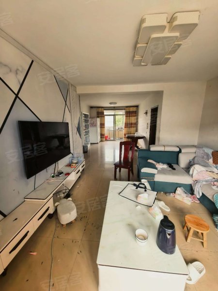 绿地中心_罍街_东航银燕小区_三室两厅_家具家电齐全_五楼