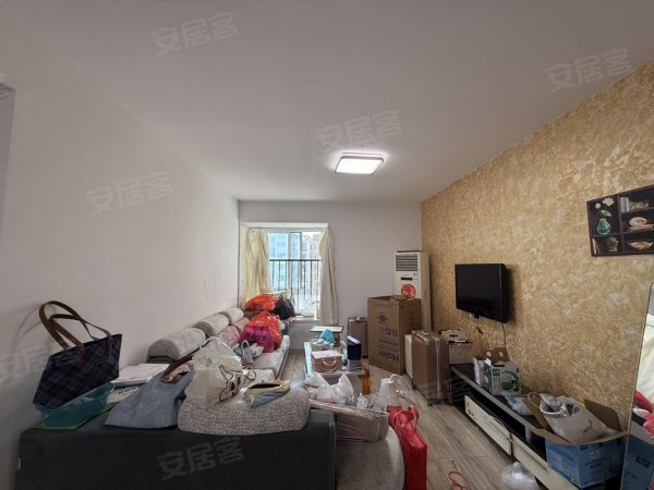 免费停车_精装通透大两房_家电家具齐全_中间楼层_随时看