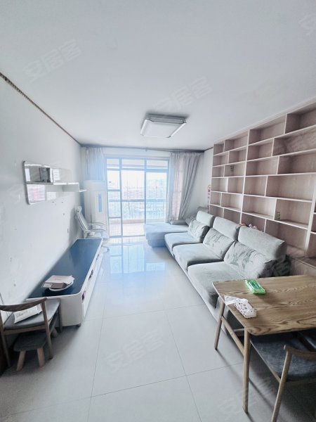 湖公馆精装修两室两厅，家具家电齐全，拎包入住