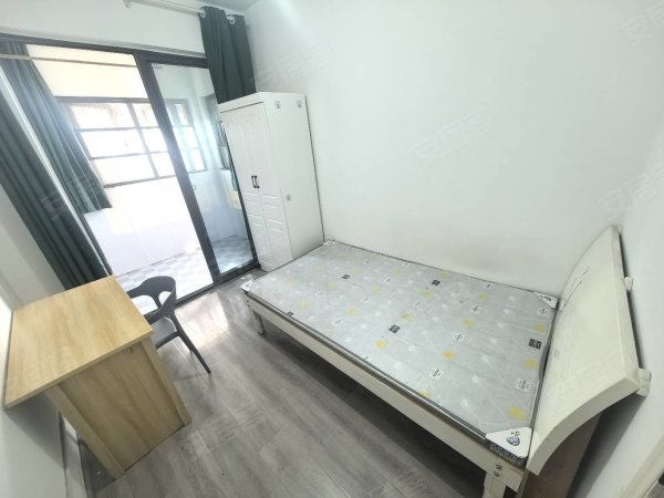 城西桥C区，朝南次卧带阳台，公用厨房，燃气热水器，无中介费