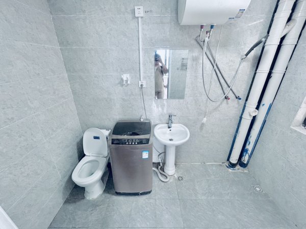 金茂湾主卧独卫_近龙湖欢肆声谷，明珠产业园，阳光电源，4号线