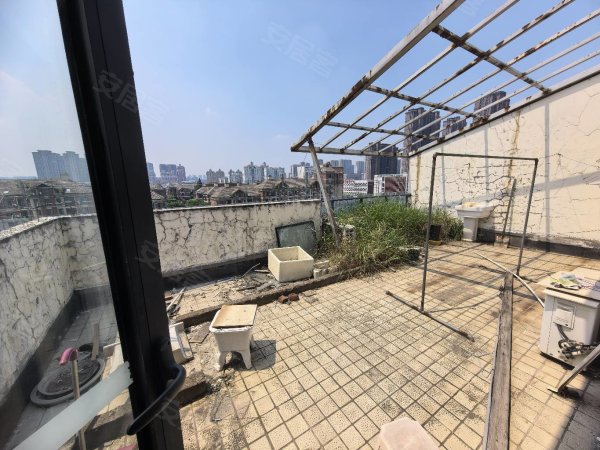 经开区三户室96平米正南18层