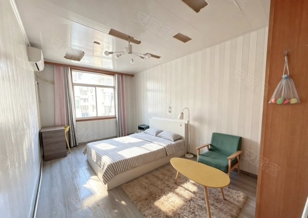 金湖新村_别睡觉桥洞了_这间合租小屋收留打工人_可月租可短租