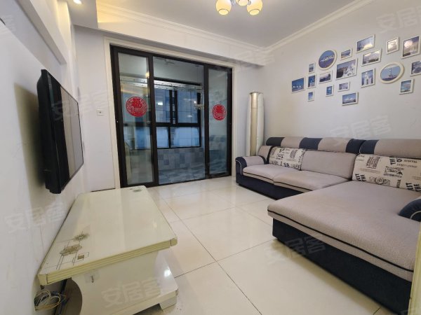 中铁滨湖名邸精装自住两房，两房朝南合租住家首选对面高速商业街