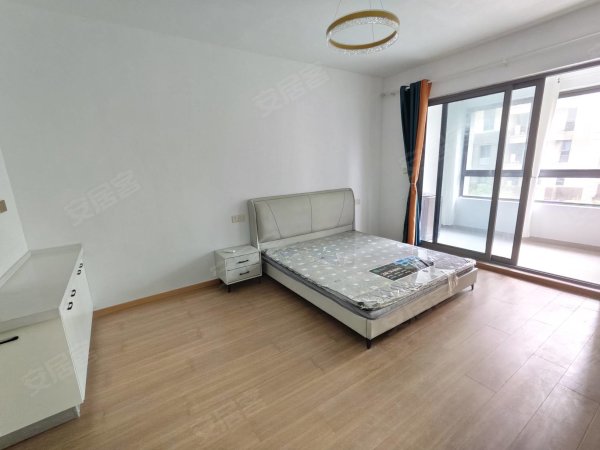 文一塘溪津门小区，水街正对面，押一付一包物业独立电表随时看房