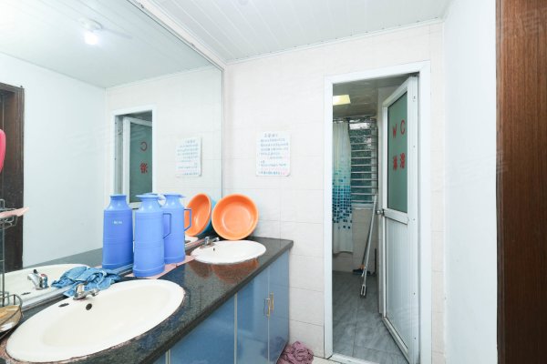 蜀山区三户室120.67平米正南1层