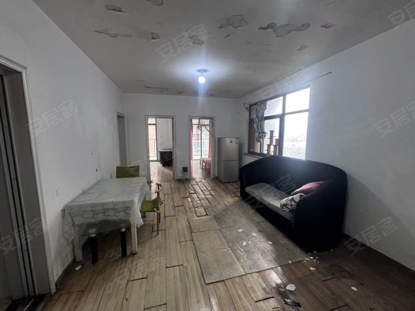 近地铁三四号线_家电家具齐全_随时看房_拎包即可入住