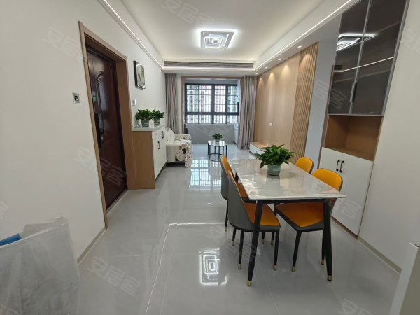 新店雅苑精装修两室，密码锁全屋手打衣柜，民用水电通燃气，急租