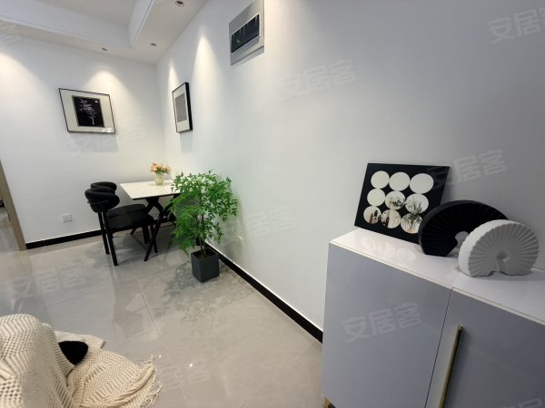 滨湖沁园旁_湖畔义乐2室_方圆荟_临近金融小镇_随时可看