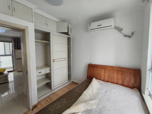 自住精装修大两房_边户通透_家具家电配齐_三台空调_拎包入住