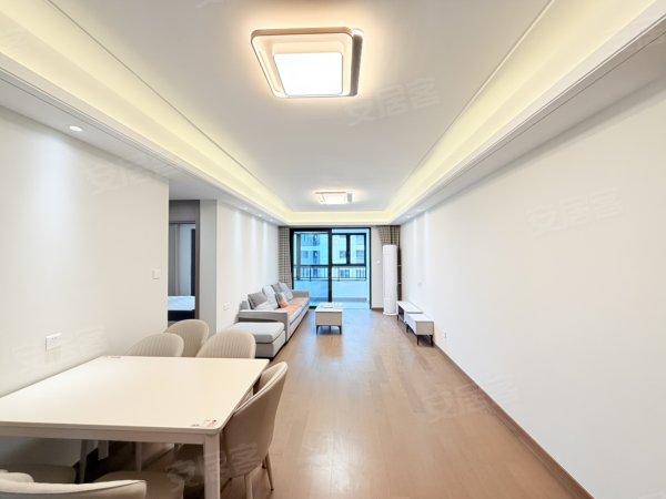 保利地铁口_全屋定制衣柜_四台空调_双开大冰箱_家具家电齐全
