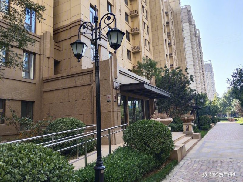 急售小高层保利拉菲公馆精装两室出门地铁口体育公园随时看
