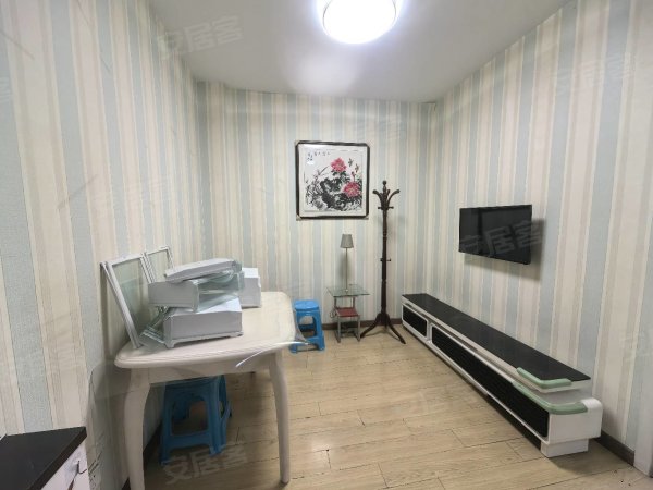 五中对面_朝南小两房_家具家电齐全_有钥匙随时看房